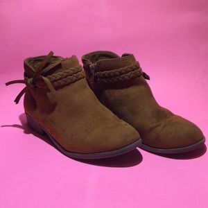 Girls Cat & Jack booties